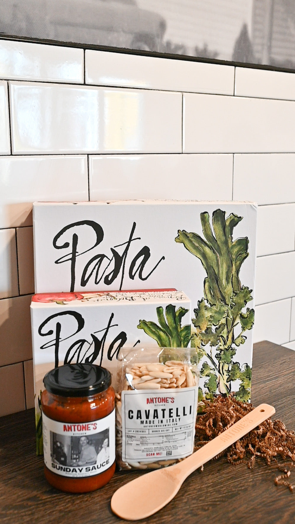 Italian Pasta Server and Four Plate Dinner Set